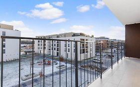 Sunflower - Modern Large Charming Apartment With Balcony