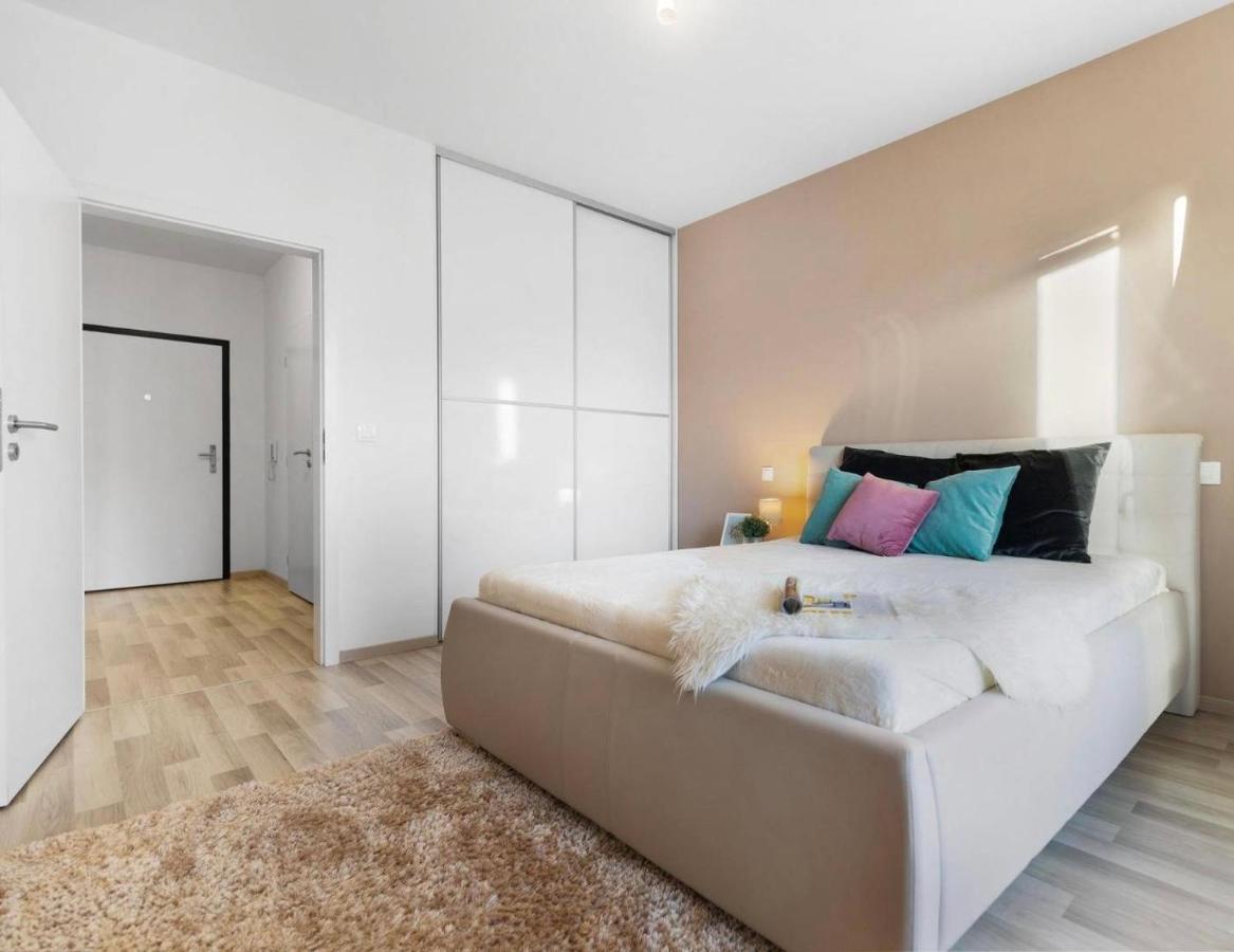 Sunflower - Modern Large Charming Apartment With Balcony Bratislava Exteriér fotografie